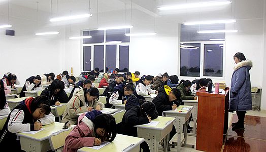 山东深泉学院举行《学外行册》考试