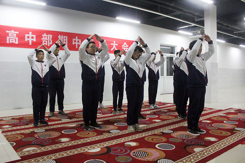 深泉学院高中部期中表扬大会